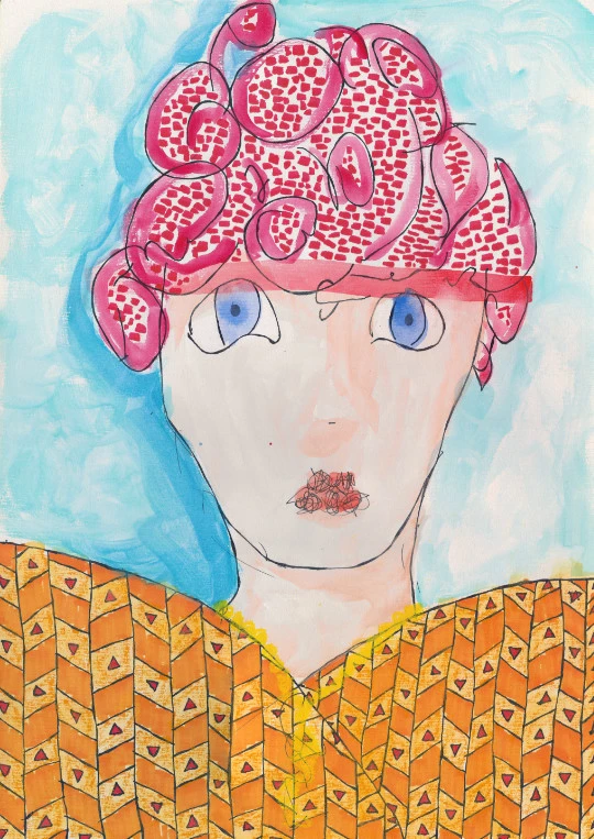 Retrato de figura con rulos rosas estampados y remera naranja con chevrones, sobre fondo azul claro acuarelado